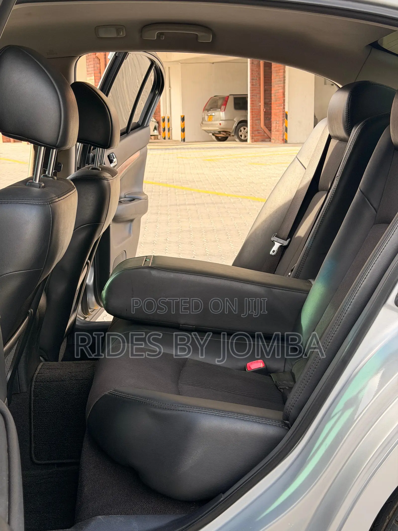 Nissan Skyline 2014 Silver