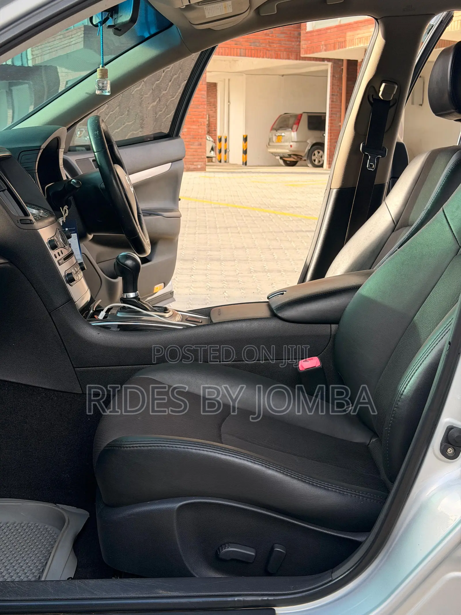 Nissan Skyline 2014 Silver