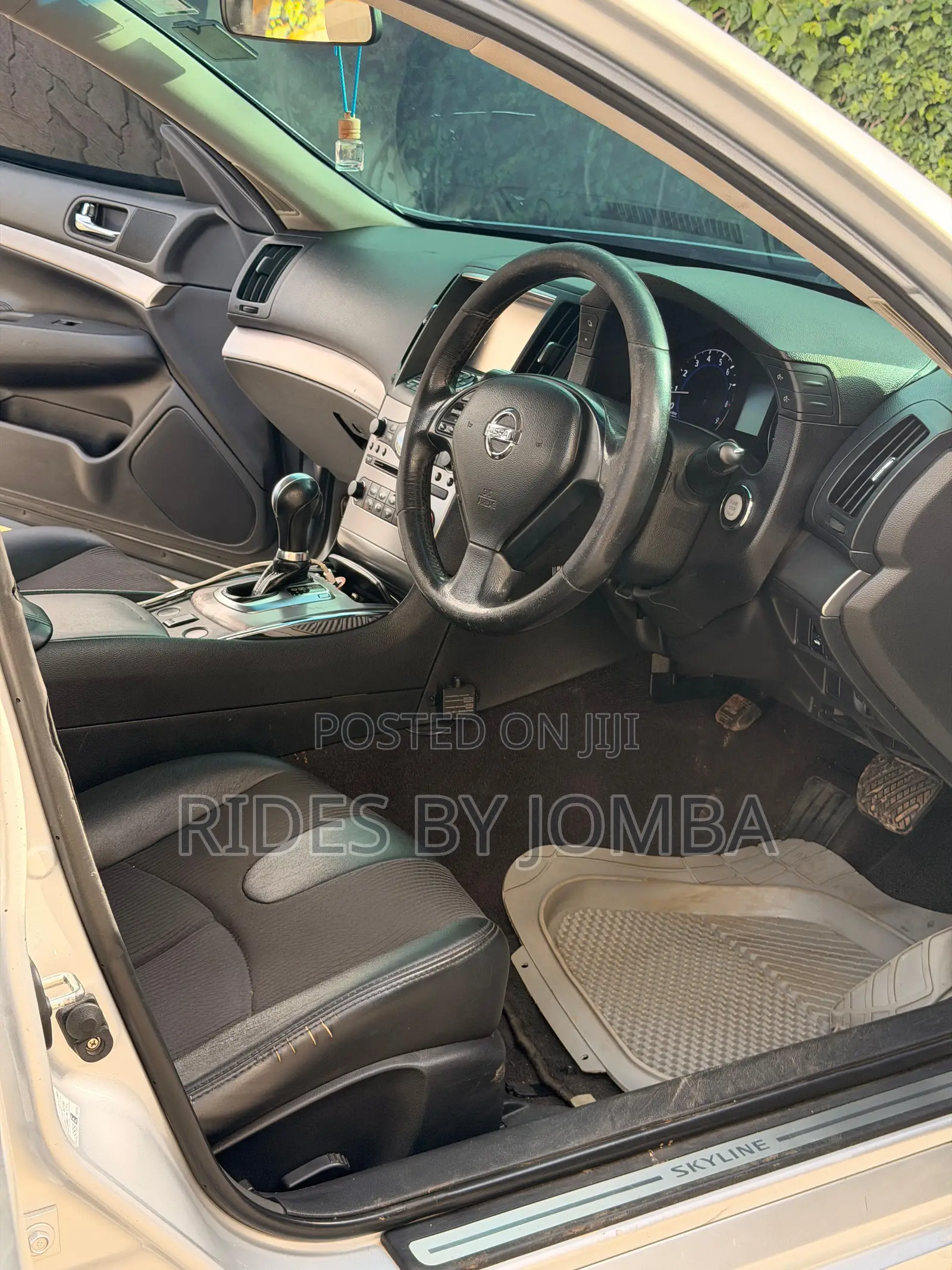 Nissan Skyline 2014 Silver