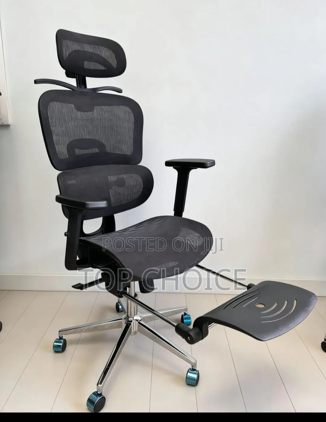 Gaming Chair With Adjustable Footrest