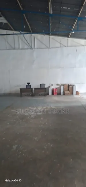 2600sqft Warehouse/Showroom/Outlet