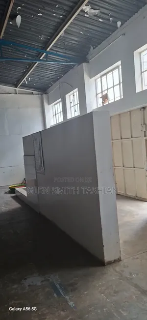 2600sqft Warehouse/Showroom/Outlet
