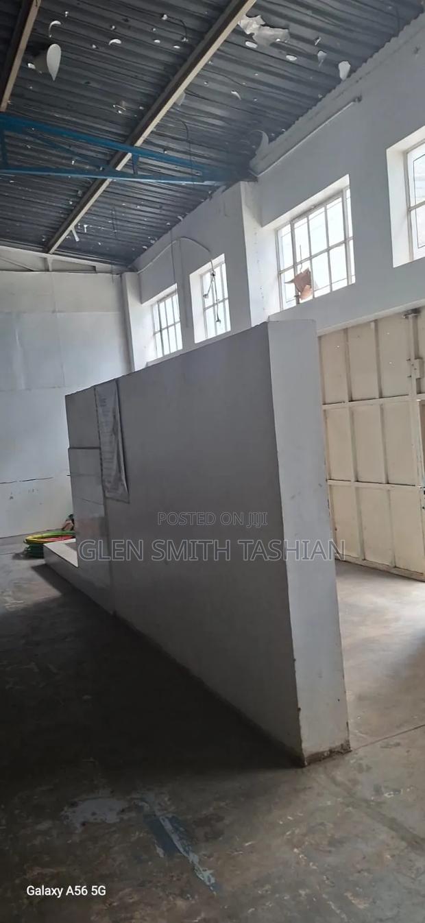 2600sqft Warehouse/Showroom/Outlet - thumbnail 4