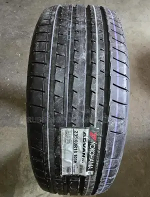235/60 R18 Yokohama Tyres 103h Advan V61