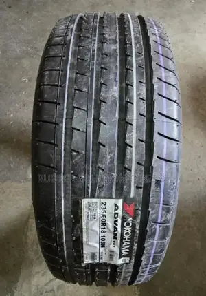 235/60 R18 Yokohama Tyres 103h Advan V61