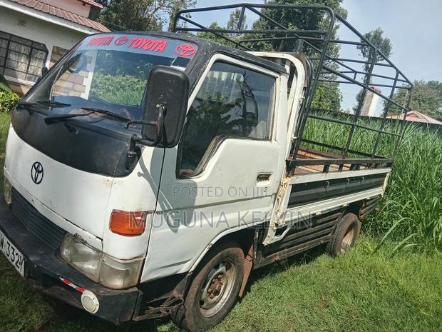 It's a Toyota Dyna Double Wheel With.A 5l Engine - thumbnail 2