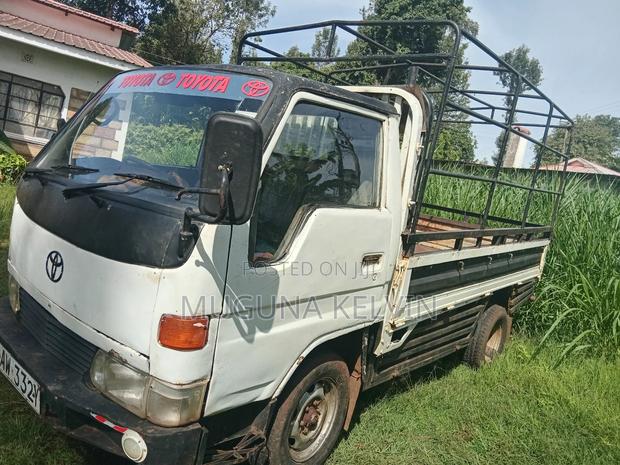 It's a Toyota Dyna Double Wheel With.A 5l Engine - thumbnail 3