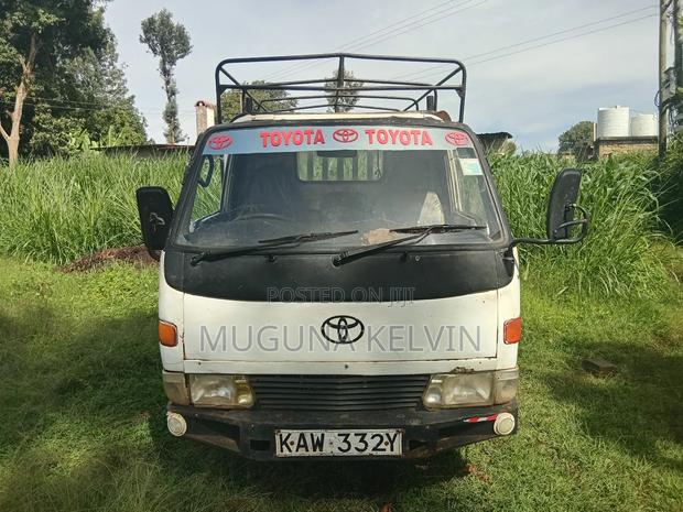 It's a Toyota Dyna Double Wheel With.A 5l Engine - thumbnail 6