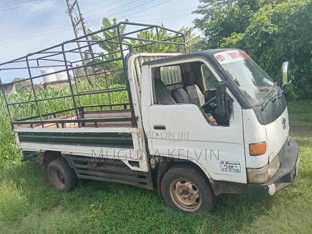 It's a Toyota Dyna Double Wheel With.A 5l Engine - thumbnail 7