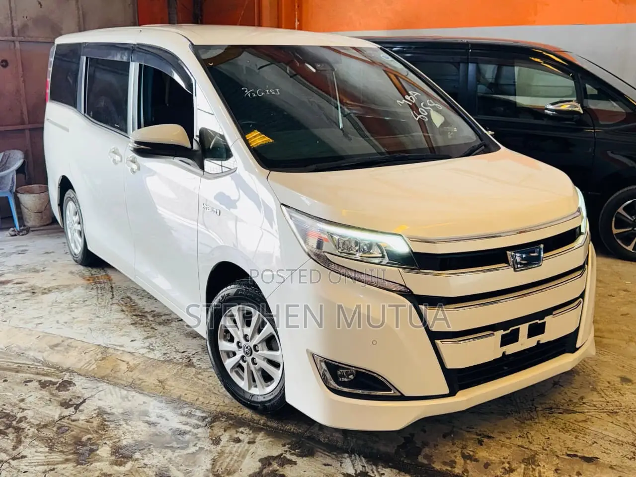 Toyota Noah 1.8 FWD Hybrid (7 seater) 2019 White