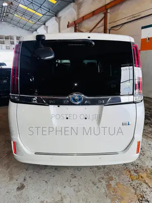 Toyota Noah 1.8 FWD Hybrid (7 seater) 2019 White
