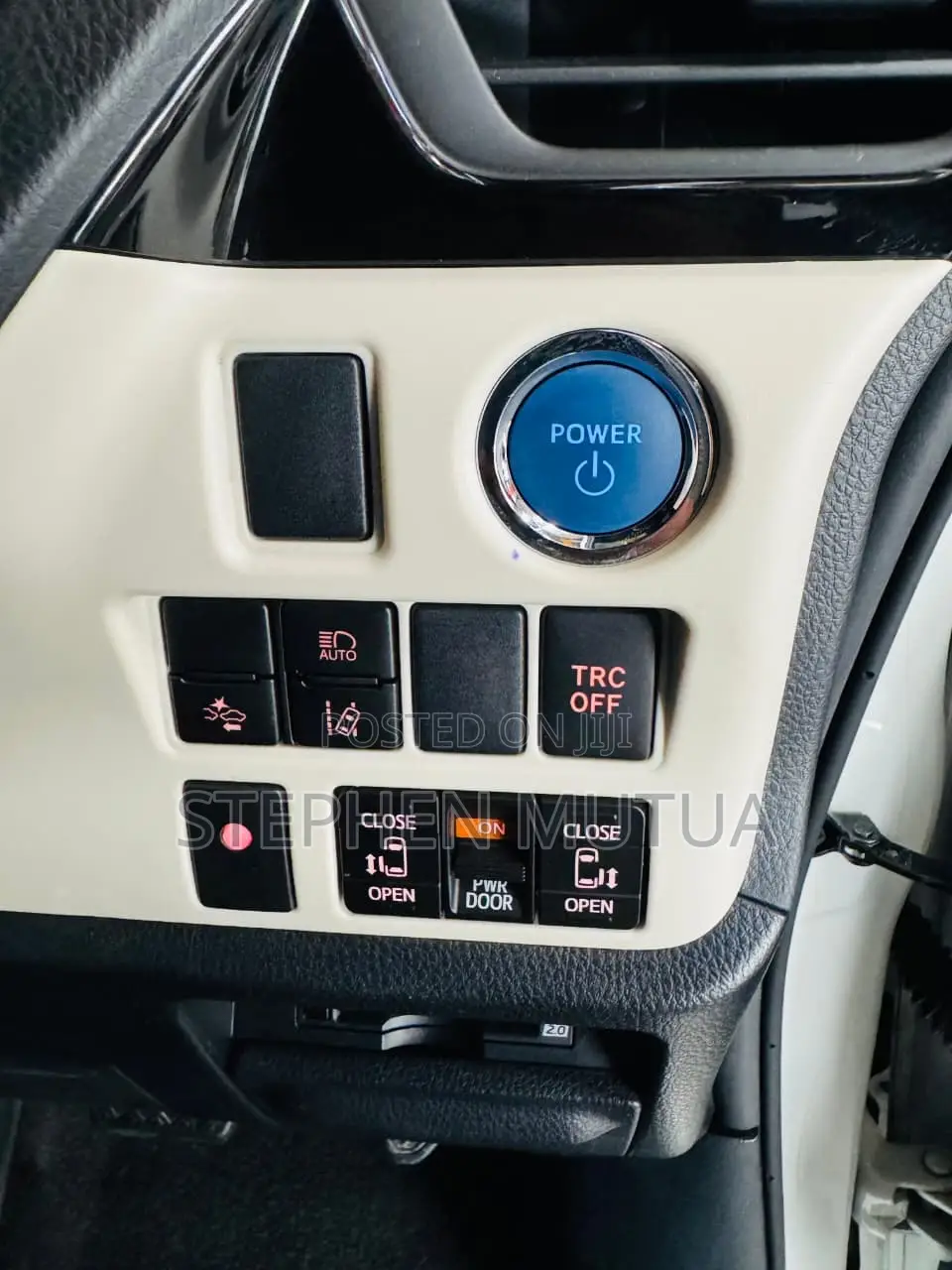 Toyota Noah 1.8 FWD Hybrid (7 seater) 2019 White