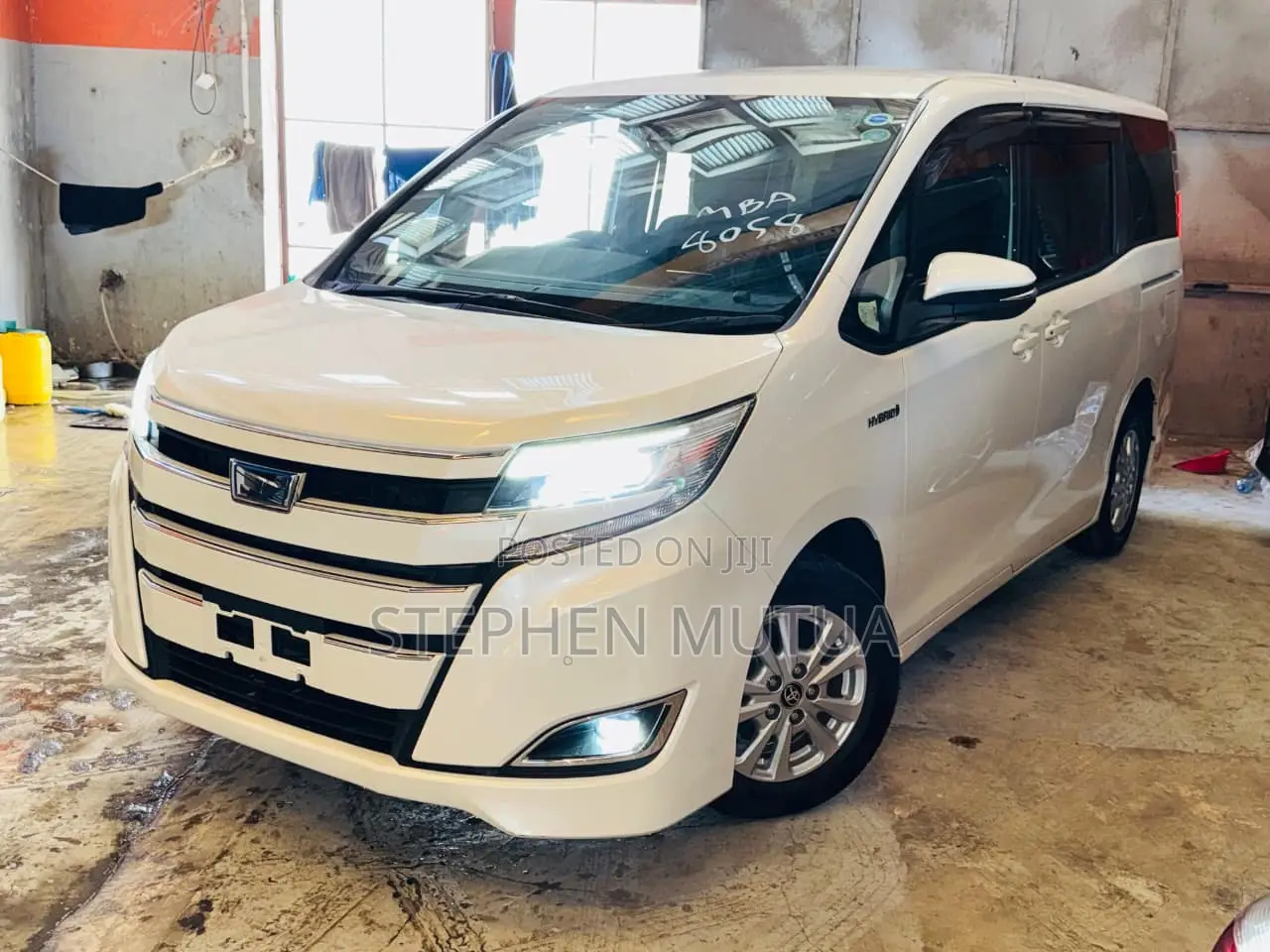 Toyota Noah 1.8 FWD Hybrid (7 seater) 2019 White