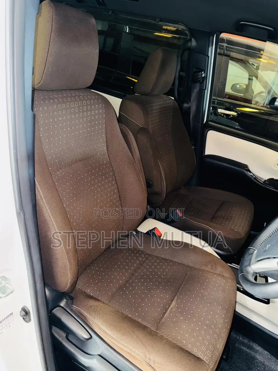 Toyota Noah 1.8 FWD Hybrid (7 seater) 2019 White