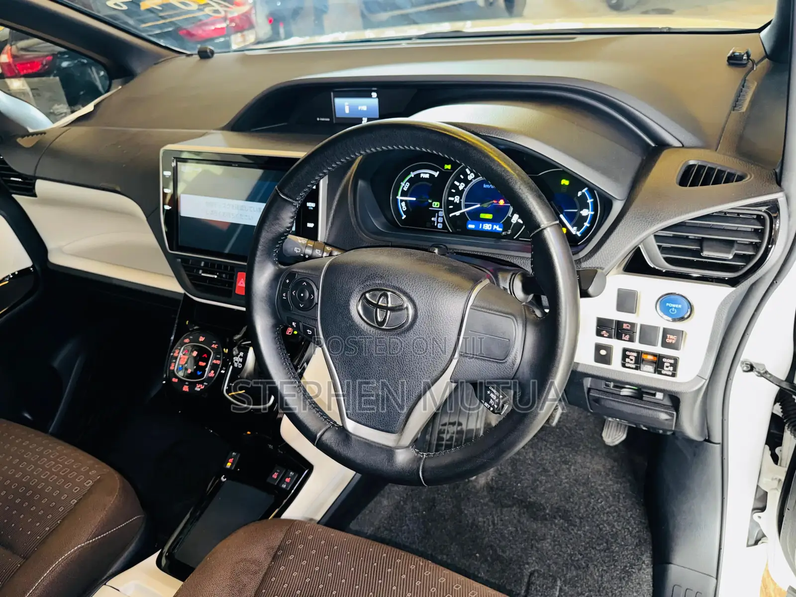 Toyota Noah 1.8 FWD Hybrid (7 seater) 2019 White