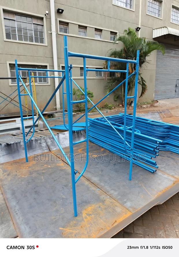 Heavy Duty Scaffolding Ladder 2m Height Strong Stable Platform