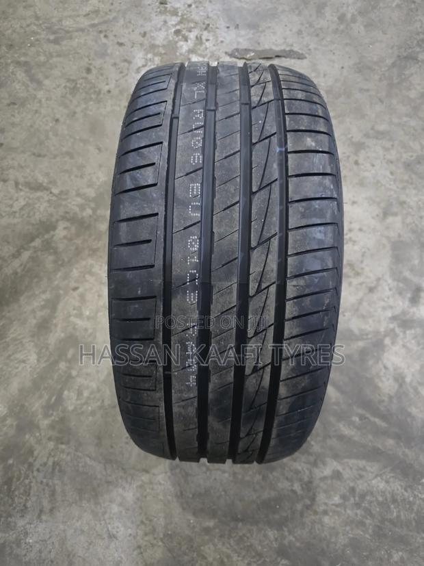 275/40r19 Durun Tyre - thumbnail 2