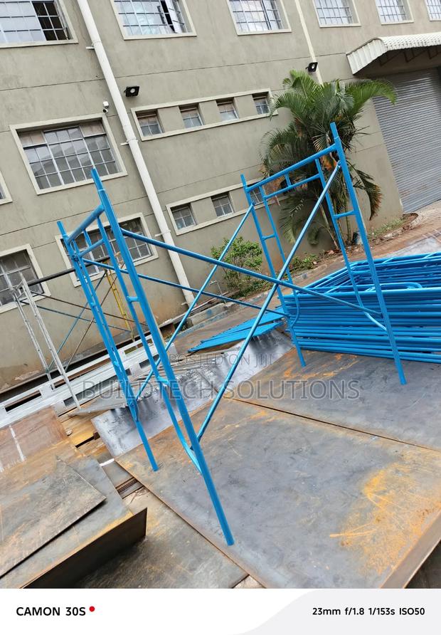Strong Steel Scaffolding Ladder Platform 2m Wide Stable Design