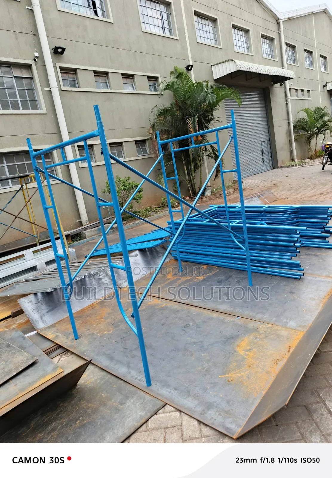 Durable Scaffolding Ladder 2m Height for Professional Builders