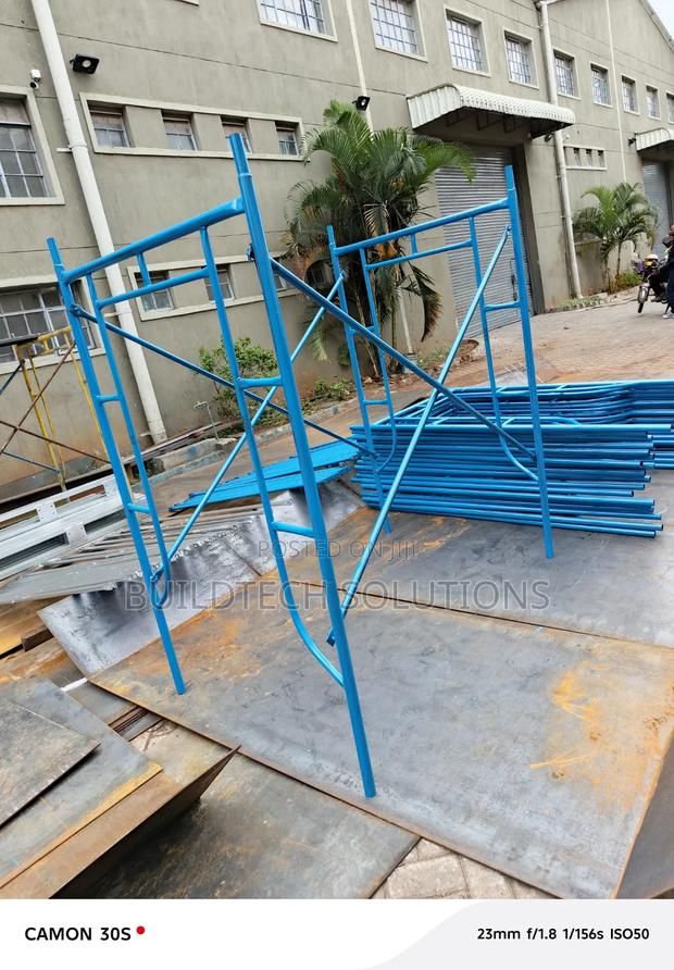 Durable 2m Scaffolding Ladder Wide Platform Safe Construction Use