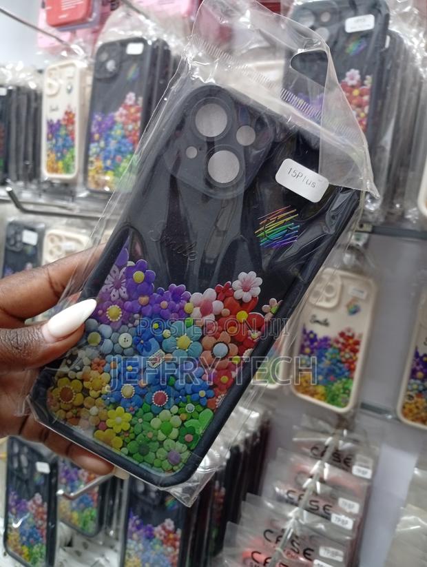 iPhone 15 Plus Case Features a Vibrant, Multi-Colored Floral Design - thumbnail 2