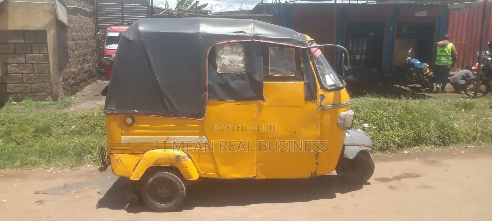 Piaggio 2016 Yellow
