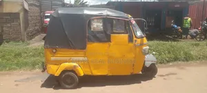 Piaggio 2016 Yellow