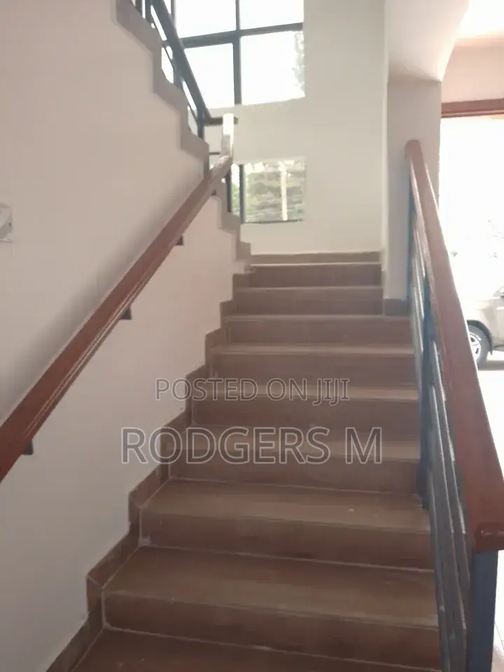 5bdrm Townhouse / Terrace in Valley Arcade for rent