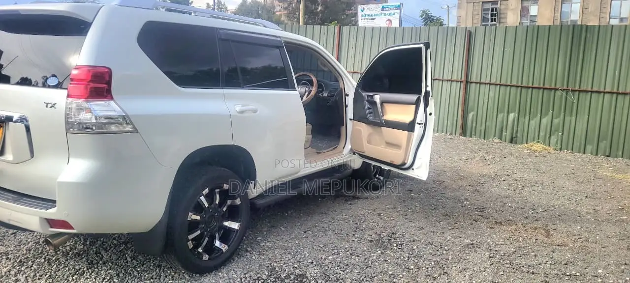 Toyota Land Cruiser Prado 2013 White