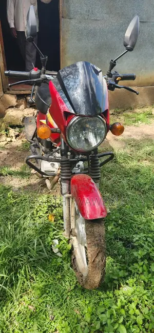 New TVS HLX 125 2024 Red