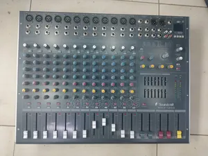 Soundcraft SMX 1200 12channels Plain Mixer