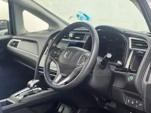 Honda Fit Shuttle 1.5 Hybrid 2WD 2019 Silver