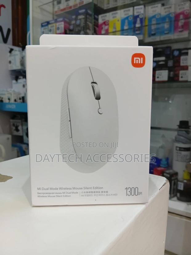 The Xiaomi Mi Dual Mode Wireless Mouse Silent Edition. - thumbnail 2