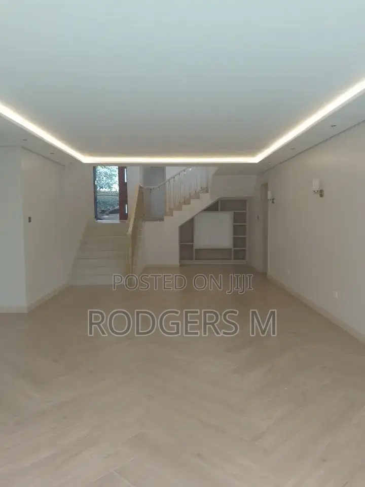 7bdrm Townhouse / Terrace in Muthangari for rent