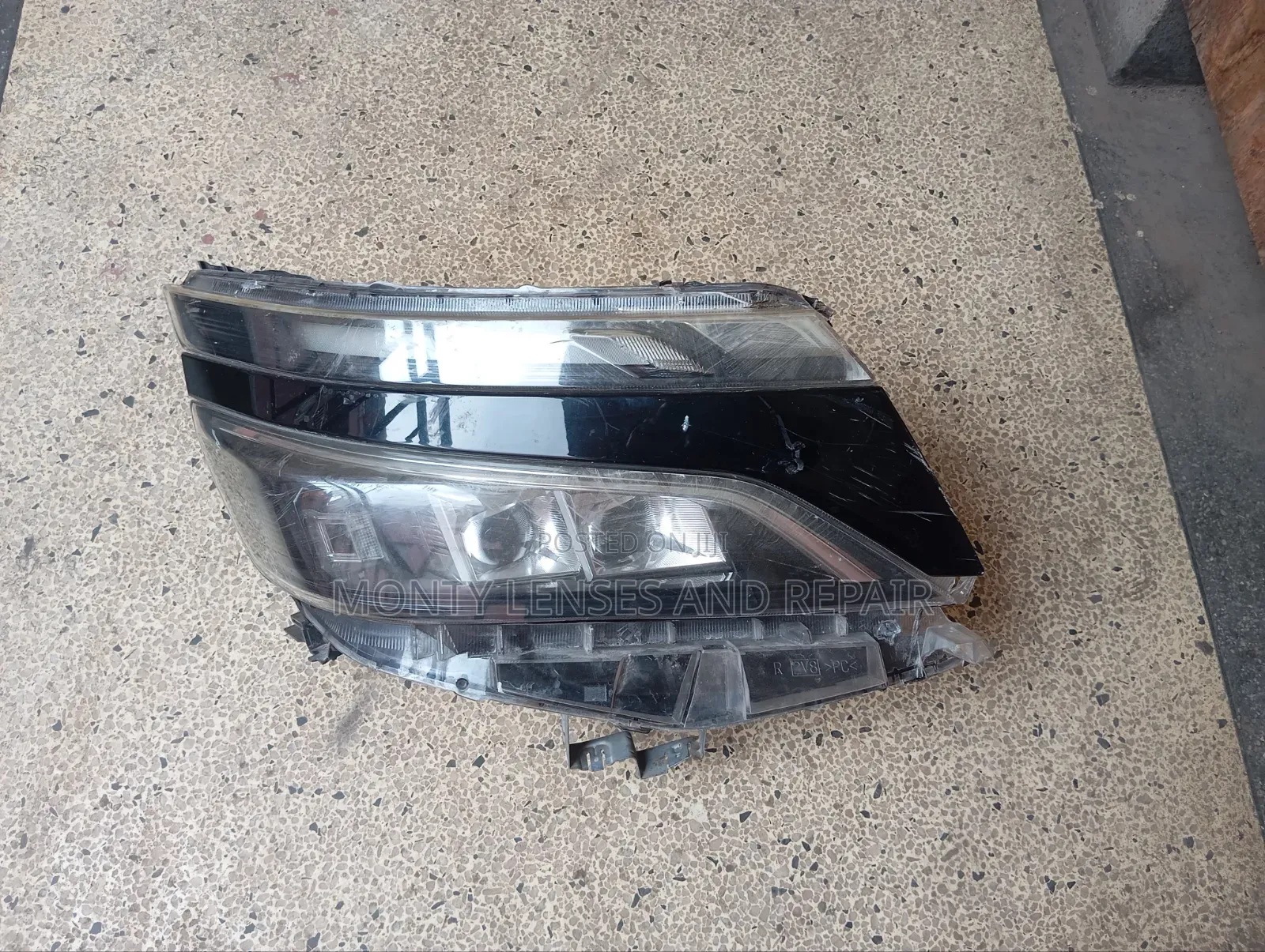 Voxy Headlight Right Hand Side