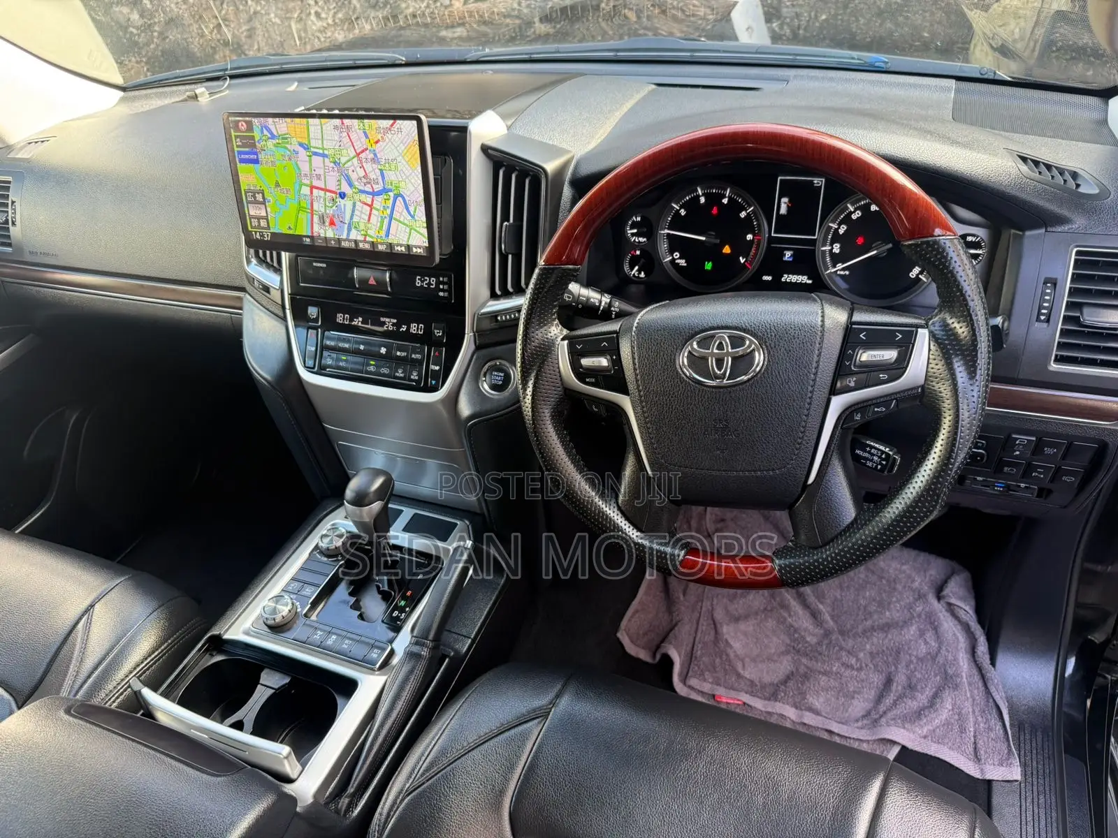 Toyota Land Cruiser 4.6 V8 ZX 2019 Black