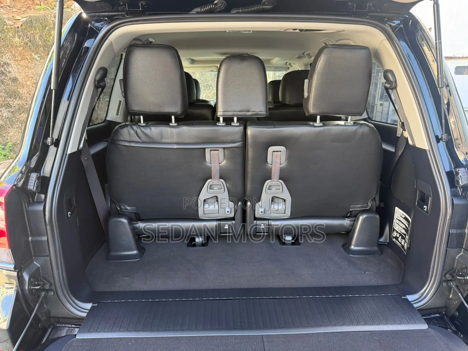 Toyota Land Cruiser 4.6 V8 ZX 2019 Black