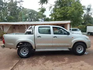 Toyota Hilux 2013 Silver