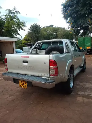 Toyota Hilux 2013 Silver
