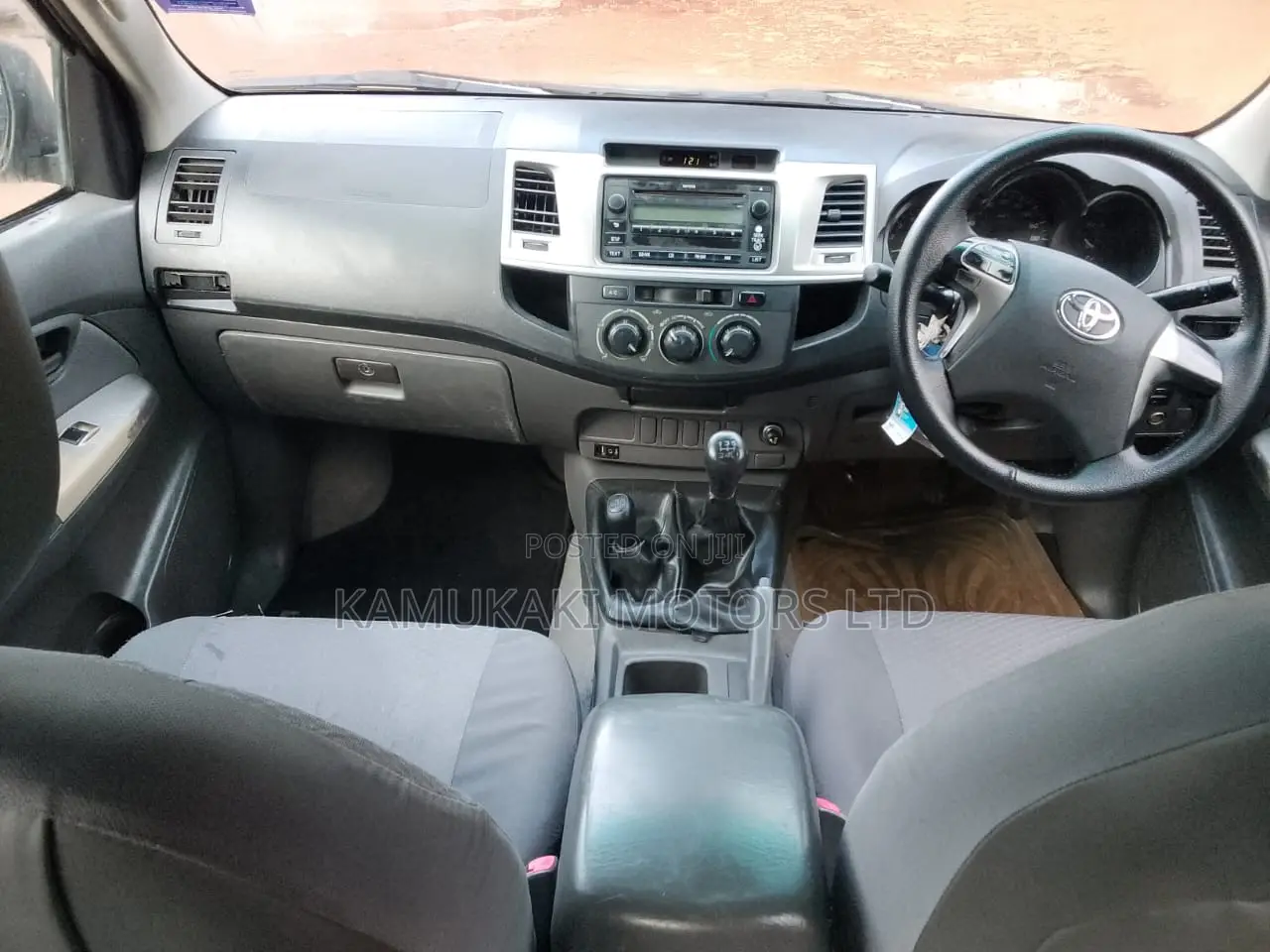 Toyota Hilux 2013 Silver