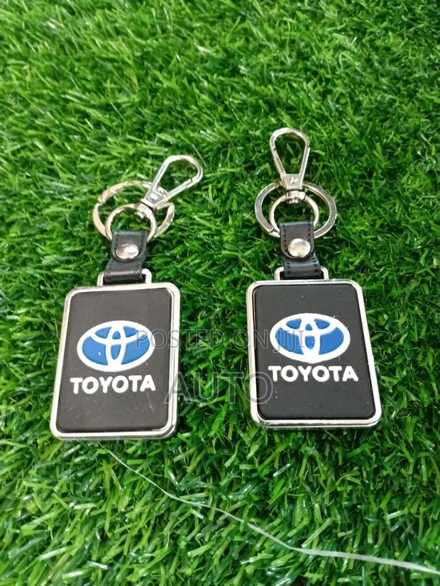 Toyota Premium Key Holder Keychain Set - main view