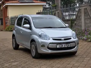 Toyota Passo 2016 Silver