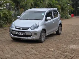 Toyota Passo 2016 Silver