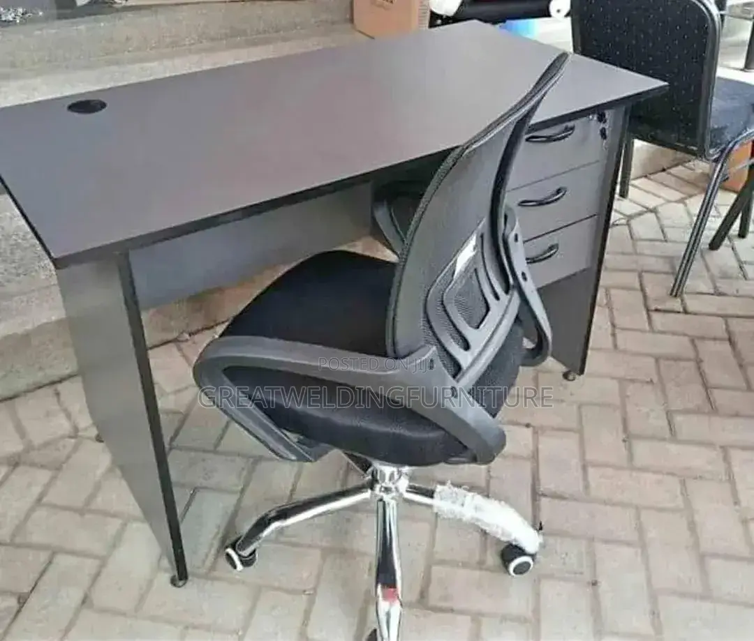 Black Ergonomic Mesh Office Chair With Vintage Desk