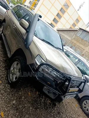 Toyota Land Cruiser 2010 Gold