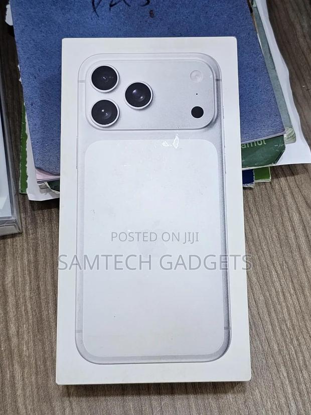 New Apple iPhone 17 Pro Max 256 GB Silver