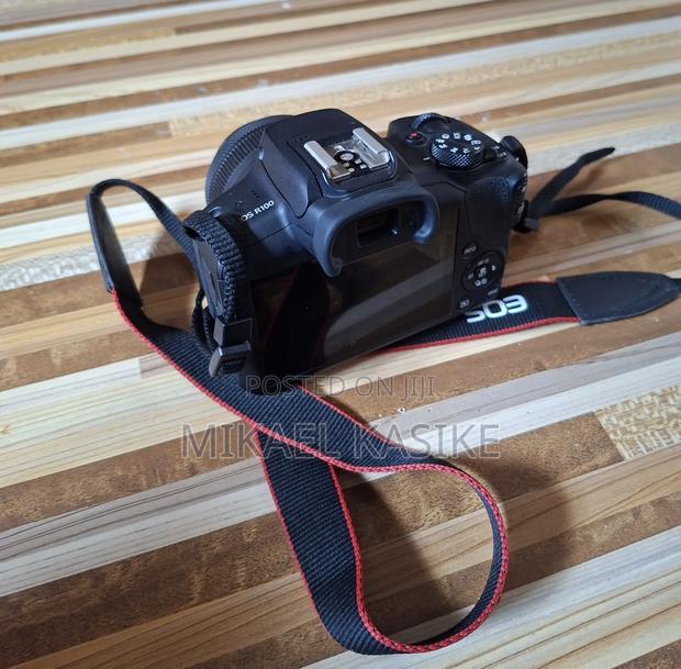 Canon Eos R100 With Rf-S 18-45mm F/4.5-6.3 Is STM Lens