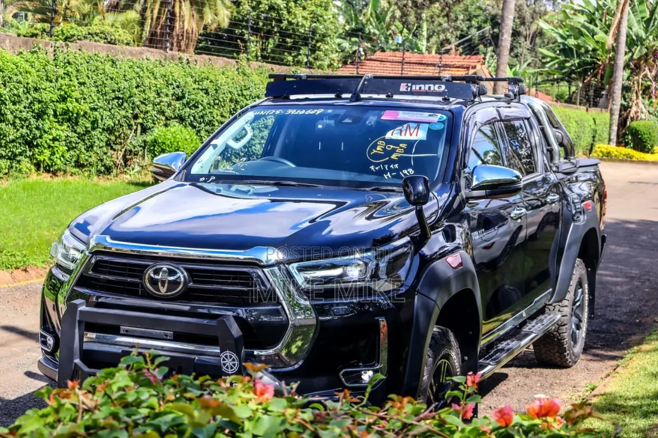Toyota Hilux 2021 Black