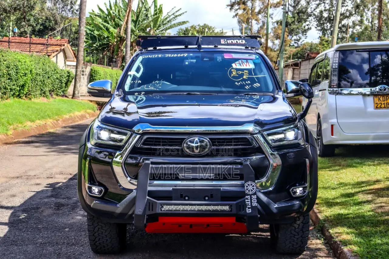 Toyota Hilux 2021 Black