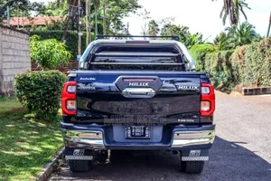 Toyota Hilux 2021 Black